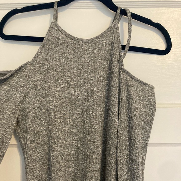 Everly Long Sleeve Cold Shoulder Gray Top Size Small - Picture 3 of 6